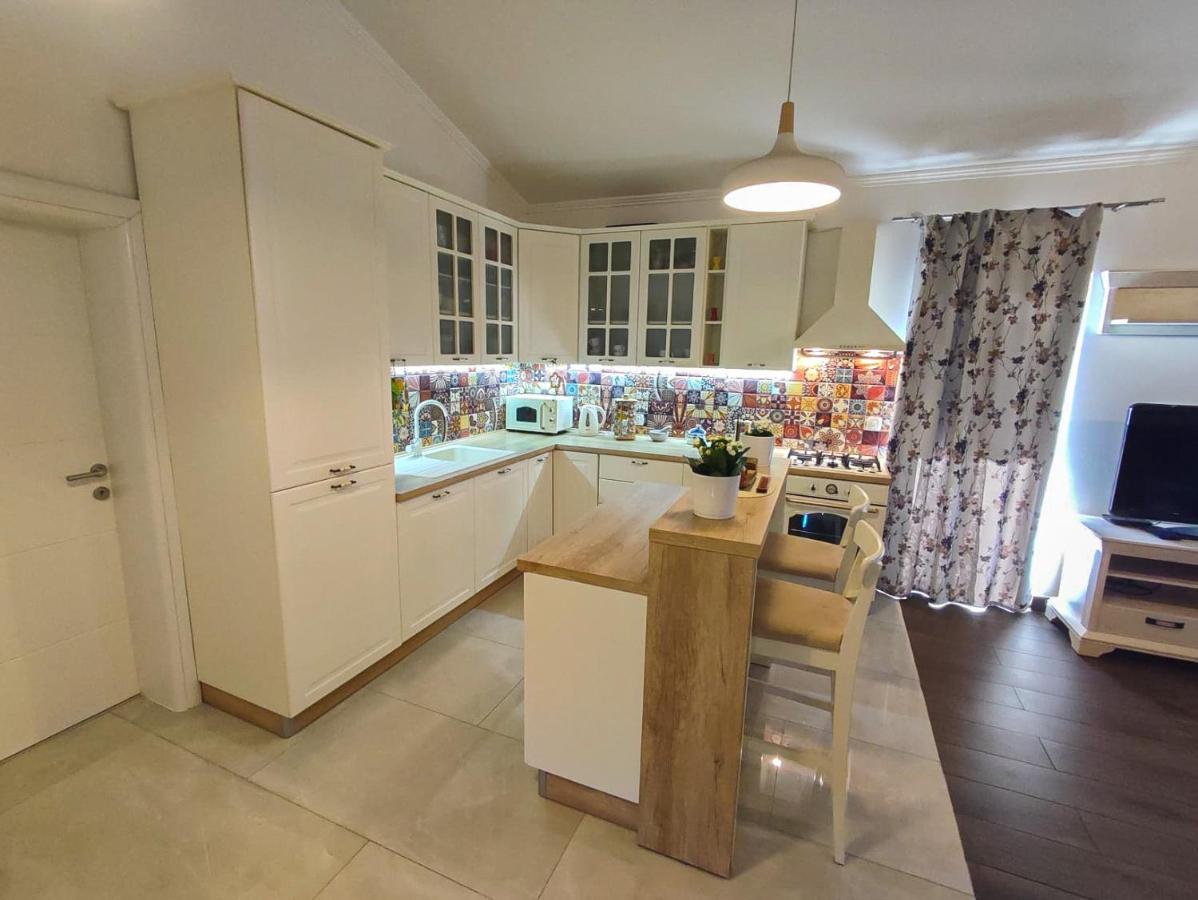 Apartments Amfora - Cozy And Modern Apartments For Up To 15 People, 100M From The Sea And Beach Stara Novalja Extérieur photo