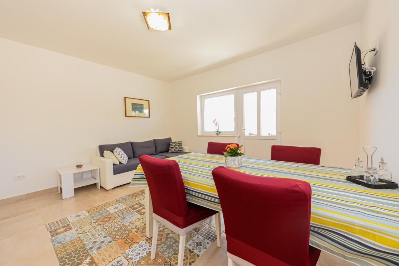 Apartments Amfora - Cozy And Modern Apartments For Up To 15 People, 100M From The Sea And Beach Stara Novalja Extérieur photo