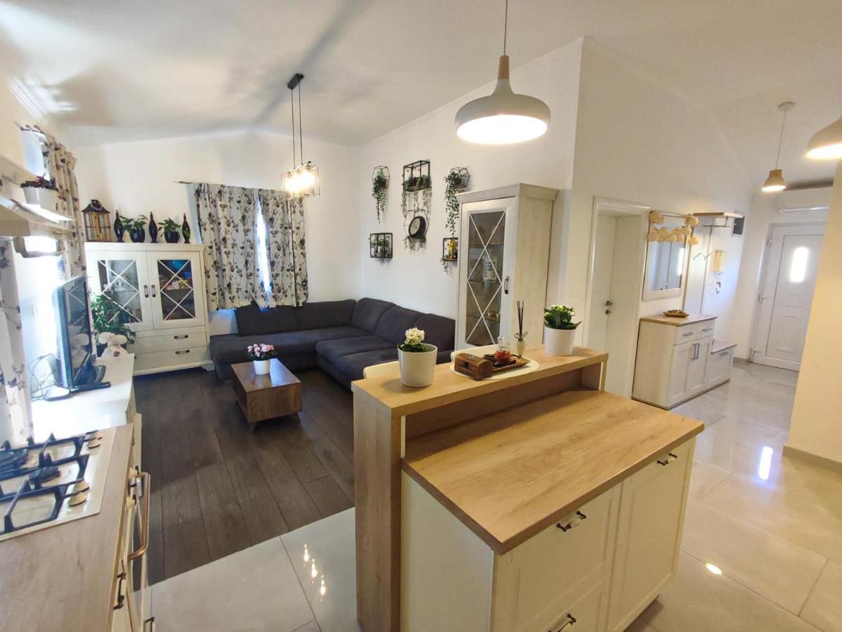 Apartments Amfora - Cozy And Modern Apartments For Up To 15 People, 100M From The Sea And Beach Stara Novalja Extérieur photo