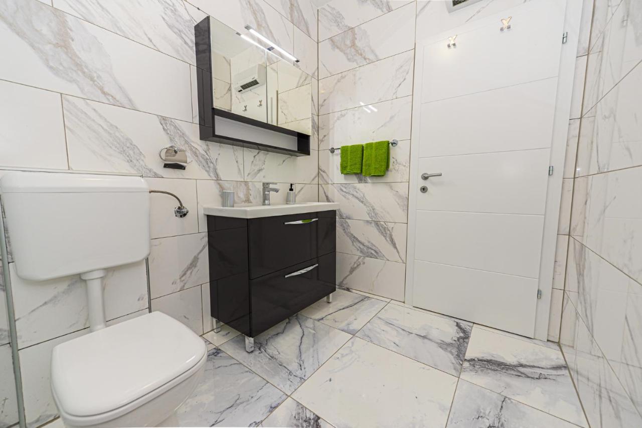 Apartments Amfora - Cozy And Modern Apartments For Up To 15 People, 100M From The Sea And Beach Stara Novalja Extérieur photo