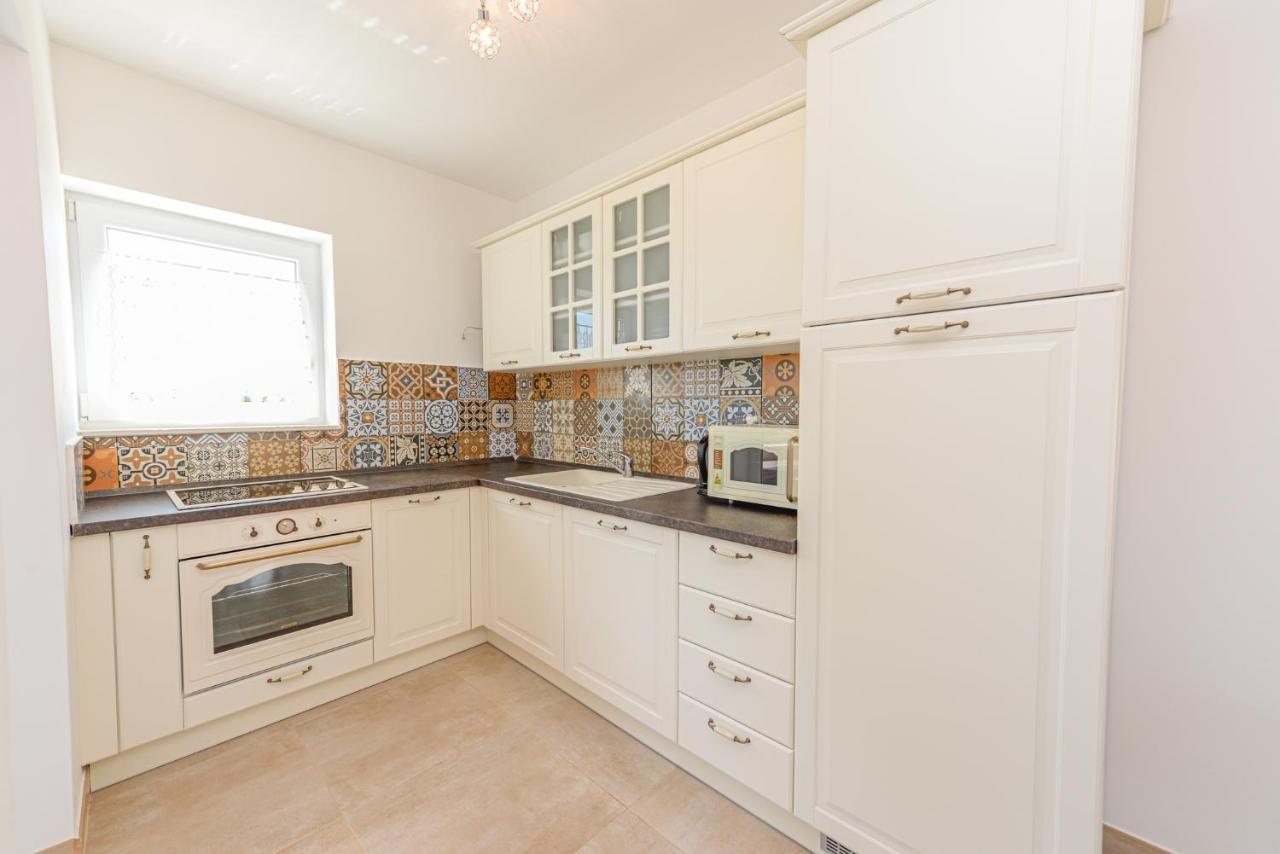 Apartments Amfora - Cozy And Modern Apartments For Up To 15 People, 100M From The Sea And Beach Stara Novalja Extérieur photo