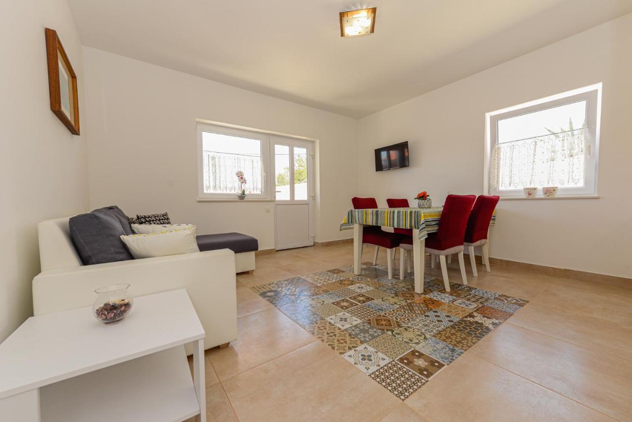 Apartments Amfora - Cozy And Modern Apartments For Up To 15 People, 100M From The Sea And Beach Stara Novalja Extérieur photo