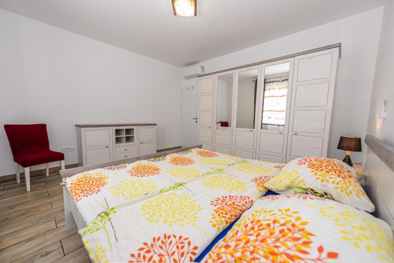 Apartments Amfora - Cozy And Modern Apartments For Up To 15 People, 100M From The Sea And Beach Stara Novalja Extérieur photo