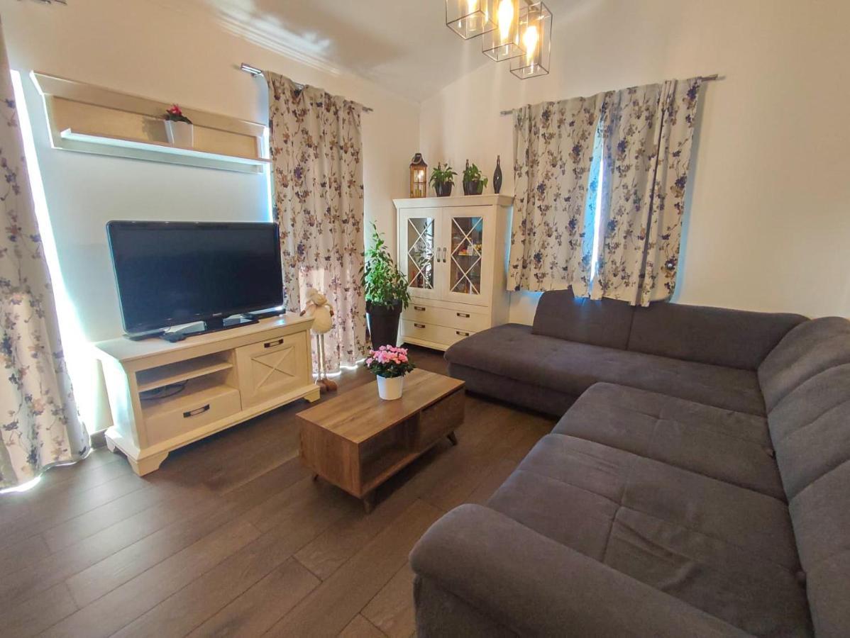 Apartments Amfora - Cozy And Modern Apartments For Up To 15 People, 100M From The Sea And Beach Stara Novalja Extérieur photo