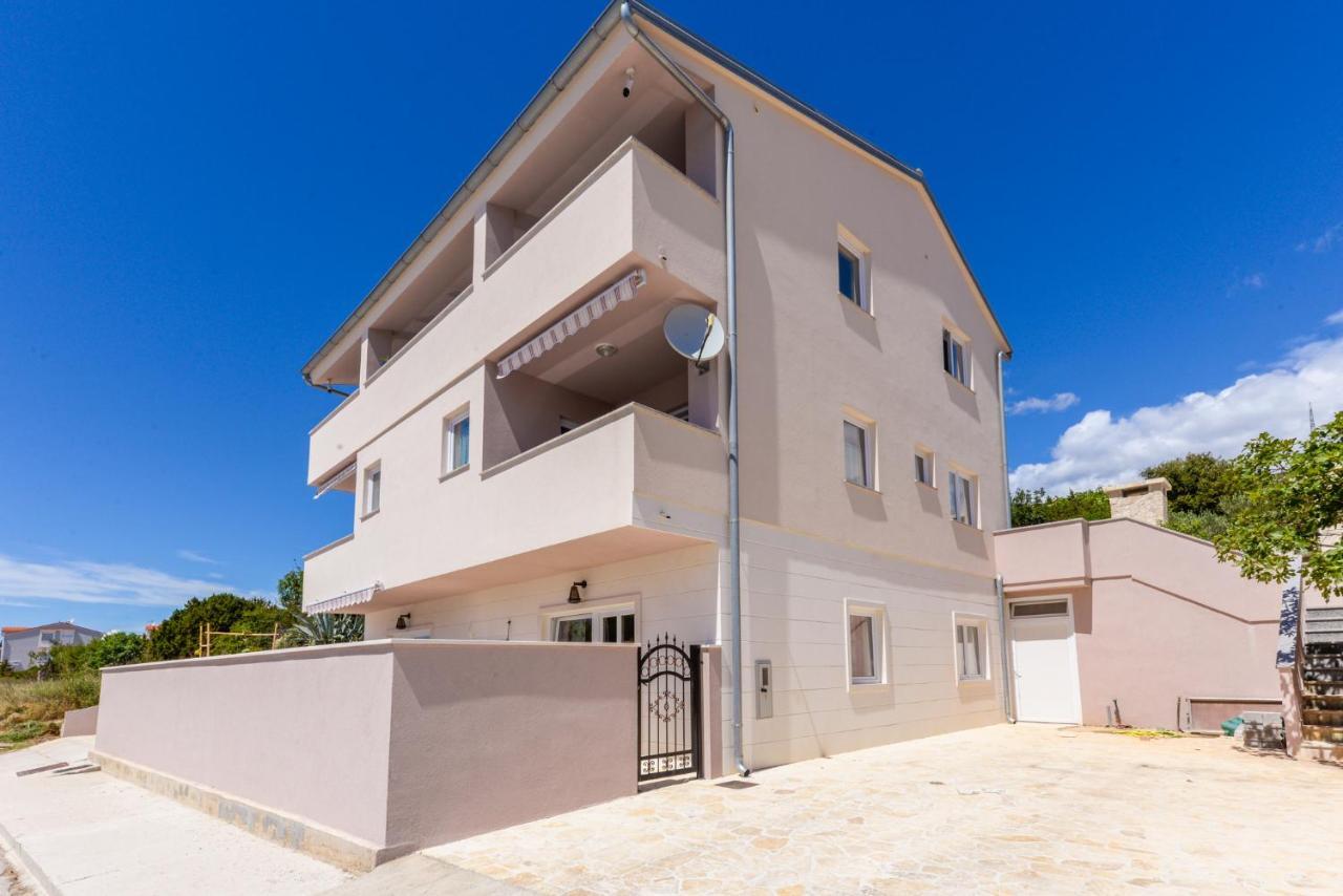 Apartments Amfora - Cozy And Modern Apartments For Up To 15 People, 100M From The Sea And Beach Stara Novalja Extérieur photo