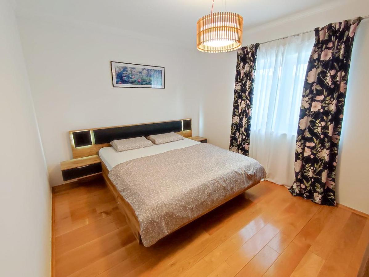 Apartments Amfora - Cozy And Modern Apartments For Up To 15 People, 100M From The Sea And Beach Stara Novalja Extérieur photo